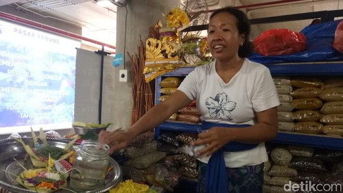 Pedagang di Pasar Badung antusias temui Jokowi (Dita-detikcom)