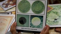 Masih banyak peninggalan-peninggalan Kesultanan Bacan lainnya yang tersimpan rapi di kedaton Kesultanan Bacan ini, salah satunya adalah arsip mata uang Kesultanan Bacan.