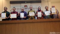 Bila ada partai politik kepengurusannya di tingkat provinsi tidak menyampaikan LADK kepada KPU provinsi, kepesertaannya untuk pemilu DPRD provinsi di wilayah provinsi itu dibatalkan. Hal itu juga berlaku bagi pemilu DPRD kabupaten/kota.