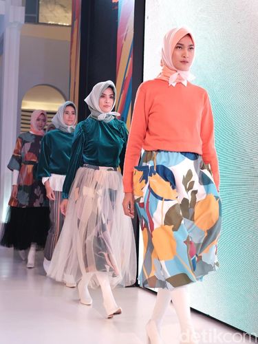 Setelah Hijab Anti Air, Restu Anggraini Rilis Busana Anti Minyak dan Tanah