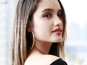 8 Tahun di Amerika, Cinta Laura Cuek Disindir Cari Uang di Indonesia