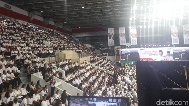 Jokowi Hadiri Deklarasi '10.000 Pengusaha' Bareng Erick Thohir dan Ketua Kadin 