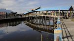 Ini Lho Jembatan di Halmahera yang Terbuat dari Batu Bacan