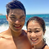 To pertama kali bertemu Kwong pada Piala Dunia 2015 di Hong Kong di mana Kwong bekerja sebagai penyiar. Mereka memiliki banyak kesamaan, khususnya kecintaan pada olahraga. Sejak saat itu benih-benih cinta di antara keduanya berkembang. Foto: Instagram