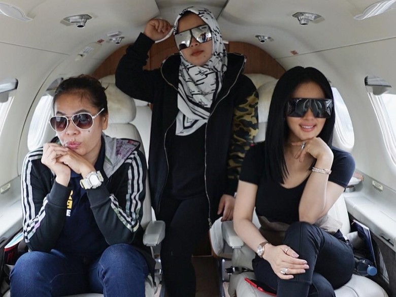 Diurus Manajemen, Jet Pribadi Syahrini Tak Dibayar Pak Haji Diurus Manajemen, Jet Pribadi Syahrini Tak Dibayar Pak Haji