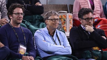 6. Murah senyum: Bill Gates dikenal murah senyum dan ramah kepada siapa saja, bukan hanya di kalangannya. Ia berbicara ke semua orang, baik kaya maupun miskin. Sudah tentu ia tidak rasis, calon menantunya Nayel Nassar, adalah pria keturunan Arab. Foto: Getty Images