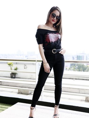 Ogah Ngomongin Politik, Cinta Laura Pikirkan Lagi Putri Indonesia