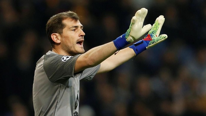 Eks kiper Real Madrid Iker Casillas mengalami serangan jantung dalam sebuah sesi latihan (Foto: Pedro Nunes/Reuters) Eks kiper Real Madrid Iker Casillas mengalami serangan jantung dalam sebuah sesi latihan (Foto: Pedro Nunes/Reuters)