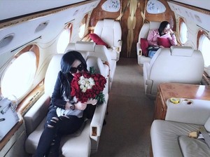 Mau Naik Pesawat Jet Pribadi Ala Syahrini? Ini Biayanya