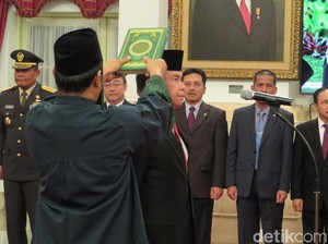 Usai Sumpah Hakim MK, Jokowi Lantik Usra Harahap Jadi Dubes LBBP Nigeria