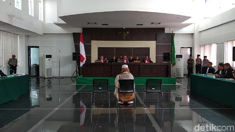 Pengacara akan Hadirkan 15 Saksi Meringankan Bagi Bahar bin Smith Pengacara akan Hadirkan 15 Saksi Meringankan Bagi Bahar bin Smith