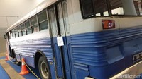 Selain unik dan klasik, kondisi bus ini masih tampak terawat sehingga tak heran menjadi primadona untuk digunakan sebagai properti film maupun video klip band tanah air.