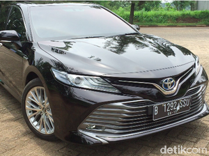 Beberapa Mobil Parkir Bertahun-tahun di Bandara, Tarifnya Lebih Mahal dari Toyota Camry Hybrid