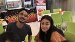 Pesona Tampan Marthino Lio, Aktor Mirip Ario Bayu Saat Kulineran