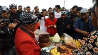 Tahun ini, ritual kirab tersebut menandai berlangsungnya agenda Festival Candi Gedong Songo, yang akan berlangsung 21-24 Maret 2019 (Aji Kusuma/detikcom)