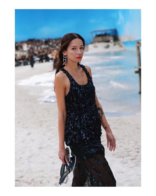 Nama Amanda Sanchez mungkin tidak seterkenal Cara Delevigne atau Kate Moss. Namun Amanda adalah model yang berpengaruh untuk Chanel selama hampir 18 tahun. Foto: Instagram @amandasanchez