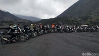 Para pecinta motor kuno Royal Enfield ini anggotanya berasal dari berbagai negara.