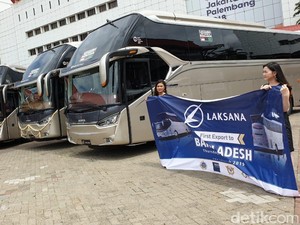 Menlu Retno Lepas 4 Bus Lokal Buatan Ungaran ke Bangladesh