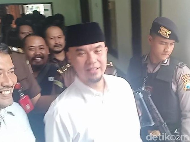 Cerita Asam Urat Dhani Kambuh Selama Menghuni Rutan Medaeng Cerita Asam Urat Dhani Kambuh Selama Menghuni Rutan Medaeng