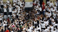 Jokowi pun disambut meriah dari pendukungnya yang merupakan perwakilan para pengusaha.