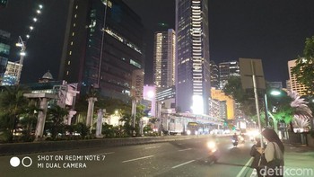 Hasil kamera belakang di outdoor tanpa mode malam. Foto: Adi Fida Rahman/detikINET