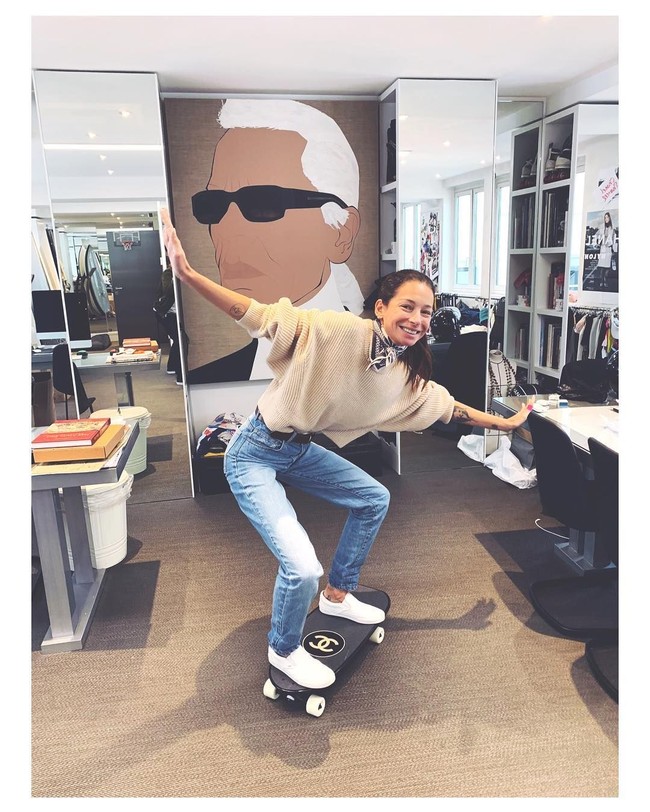 Wanita berusia pertengahan 30an ini pun mengawali karier sebagai model pada usia 17 tahun di Barcelona, Spanyol. Sejak berusia muda, Amanda Sanchez sudah keliling dunia dengan profesinya ini. Foto: Instagram @amandasanchez