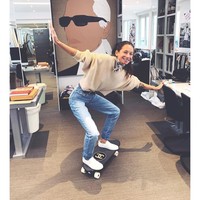 Wanita berusia pertengahan 30an ini pun mengawali karier sebagai model pada usia 17 tahun di Barcelona, Spanyol. Sejak berusia muda, Amanda Sanchez sudah keliling dunia dengan profesinya ini. Foto: Instagram @amandasanchez