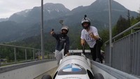 Saat musim panas, Silas mencoba untuk menikmati Alpen dengan Bobsledding di Jerman! (silas_nacita/Instagram)