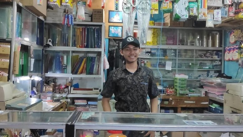 Cerita Tukang Fotokopi Depok yang Dititipi HP Korban oleh Pencuri Cerita Tukang Fotokopi Depok yang Dititipi HP Korban oleh Pencuri