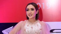 Cita Citata membagi cerita soal dirinya ditawar seorang pejabat hingga pengusaha. Bahkan dirinya pernah mendapatkan tawaran berupa mobil BMW seharga Rp 5 M.  Foto: Noel/detikFoto