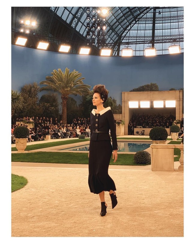 Tak seperti kebanyakan fitting model, Amanda beberapa kali muncul di peragaan busana Chanel. Namun berbeda Cara Delevigne, Amanda belum pernah muncul dalam iklan atau menjadi penutup dan pembuka fashion show. Foto: Instagram @amandasanchez