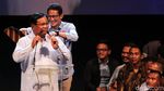 Prabowo Kembali Menari dan Dipijat Sandiaga