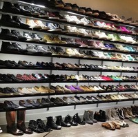 Beberapa waktu lalu Kane Lim jadi viral setelah memperlihatkan koleksi sepatunya sebanyak 200 pasang. Bukan koleksi sepatu biasa, sepatu-sepatu brandednya totalnya bisa mencapai US$ 250 ribu atau setara dengan Rp 3,5 miliar.  Foto: Instagram