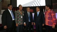 Rapat juga melakukan perubahan pengurus perseroan, perubahan komposisi jajaran dewan komisaris dan direksi perseroan.