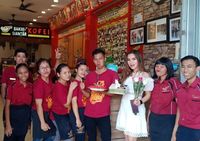Pemilik Kedai Cantik Mirip Artis, Bakmi Ini Laris Manis 