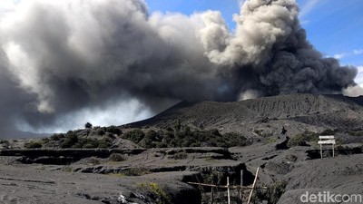 Aktivitas Bromo Meningkat, Warga Diminta Menjauh Radius 1 Km