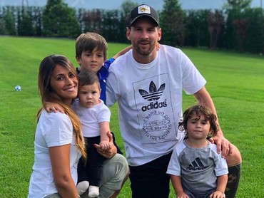 Sweet Potret Kebersamaan Lionel Messi  dan  Anak anaknya 