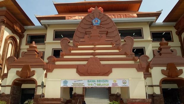 Pintu masuk Pasar Badung.