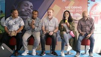 Marion Jola bersama Near dan Steve Lilywhite saat ditemui di kawasan Cideng, Jakarta Pusat pada Rabu (20/3) lalu. Pool/Ismail/detikFoto.