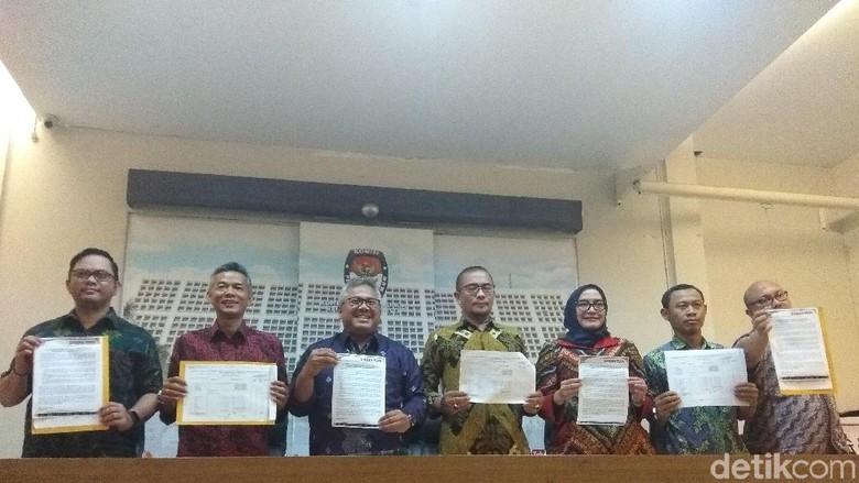 Tak Lapor Dana Kampanye, 11 Parpol di Daerah Tak Bisa Ikut Pemilu Tak Lapor Dana Kampanye, 11 Parpol di Daerah Tak Bisa Ikut Pemilu