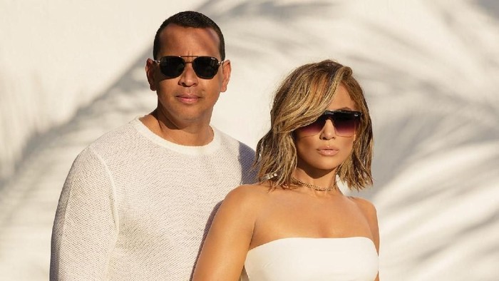 Jennifer Lopez dan Alex Rodriguez Jadi Bintang Iklan Kacamata Jennifer Lopez dan Alex Rodriguez Jadi Bintang Iklan Kacamata