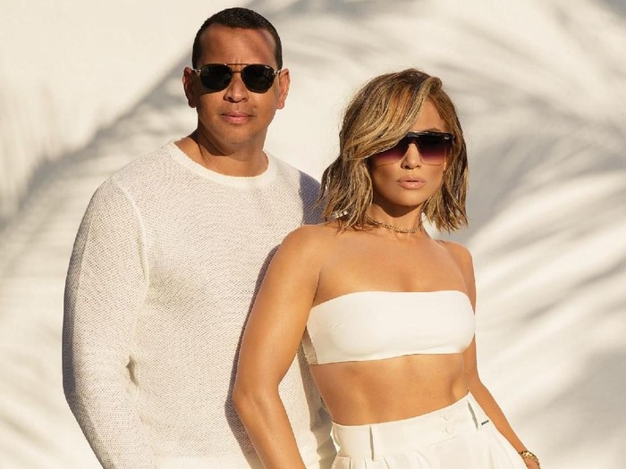 Jennifer Lopez dan Alex Rodriguez Jadi Bintang Iklan Kacamata