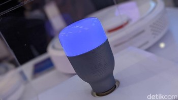 Mi LED Smart Bulb. Foto: Adi Fida Rahman/detikINET