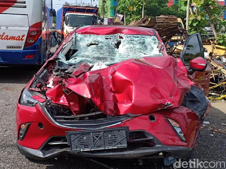 Penampakan Mobil Anak Bupati Mojokerto Nonaktif Kecelakaan di Tol Ngawi Penampakan Mobil Anak Bupati Mojokerto Nonaktif Kecelakaan di Tol Ngawi