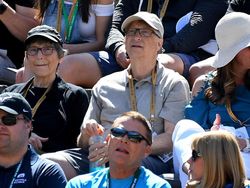 7 Alasan Bill Gates Jadi Duda Idaman Buat Kencan