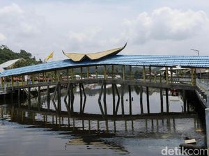 Ini Lho Jembatan di Halmahera yang Terbuat dari Batu Bacan