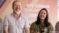 Marion Jola terlihat sangat happy di acara perilisan album kolaborasinya dengan Near. Pool/Ismail/detikFoto.
