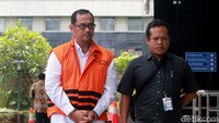 KPK hari ini memang menjadwalkan pemeriksaan untuk tiga tersangka kasus dugaan suap pengisian jabatan di Kemenag. Ketiga tersangka itu ialah anggota DPR sekaligus eks Ketua PPP Romahurmuziy, Kepala Kantor Kemenag Gresik Muhammad Muafaq Wirahadi, dan Haris Hasanuddin.