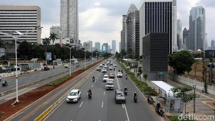 Pemberlakuan sistem ganjil genap di sejumlah jalur protokol di Jakarta diharapkan dapat mengurai kemacetan. Berhasilkah penerapan sistem ganjil genap tersebut?