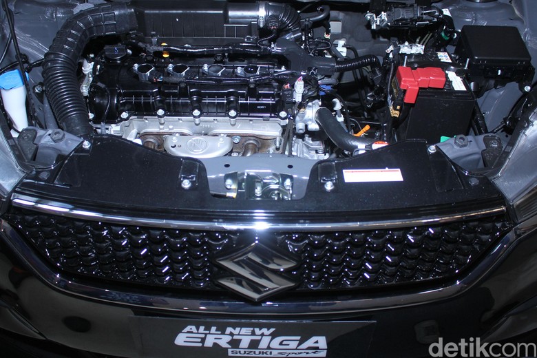 Mesin Suzuki Ertiga. Foto: Rifkianto Nugroho Mesin Suzuki Ertiga. Foto: Rifkianto Nugroho
